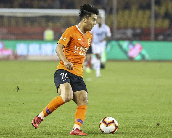 勇士观众热烈欢呼！，Doinb迎来十赛季出色发挥引发球迷热议-爱游戏娱乐