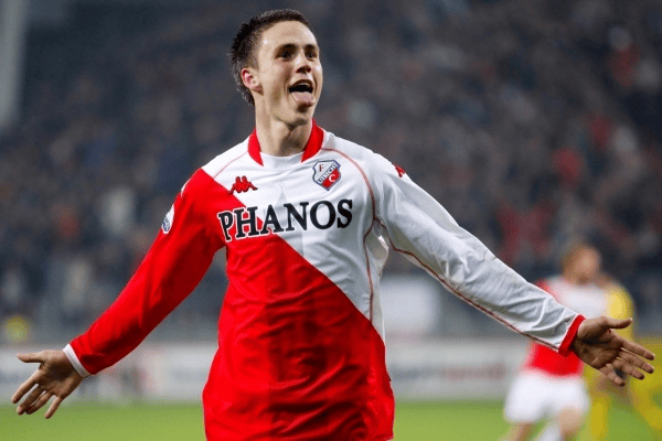 包含荷甲赛后再迎强敌；费耶诺德绝杀压哨；主帅态度——更衣室稳定；阵容厚度经受考验的词条-爱游戏APP